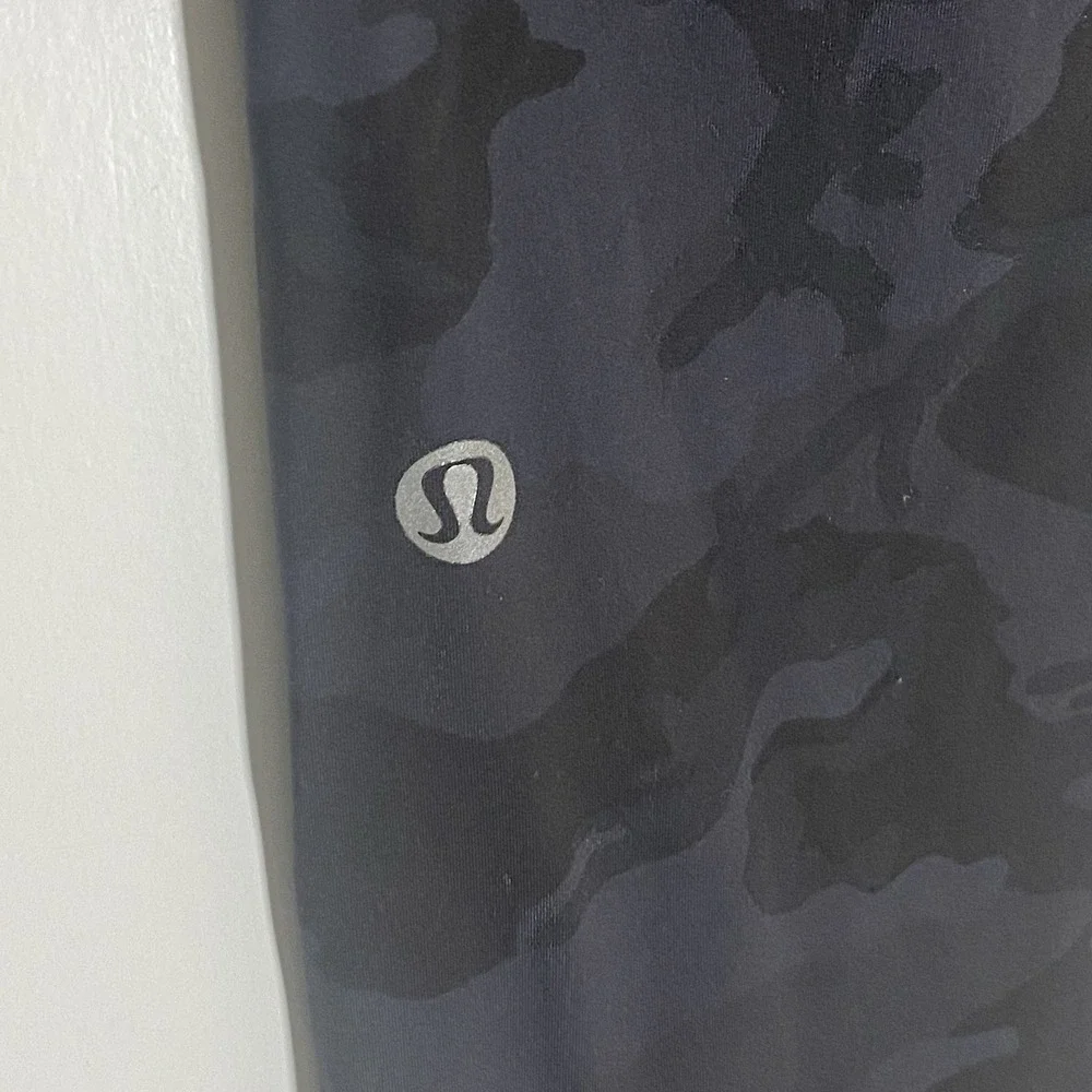 Lululemon Fast Free High Rise Tight Leggings Womens 4 Black Camo Non Reflective